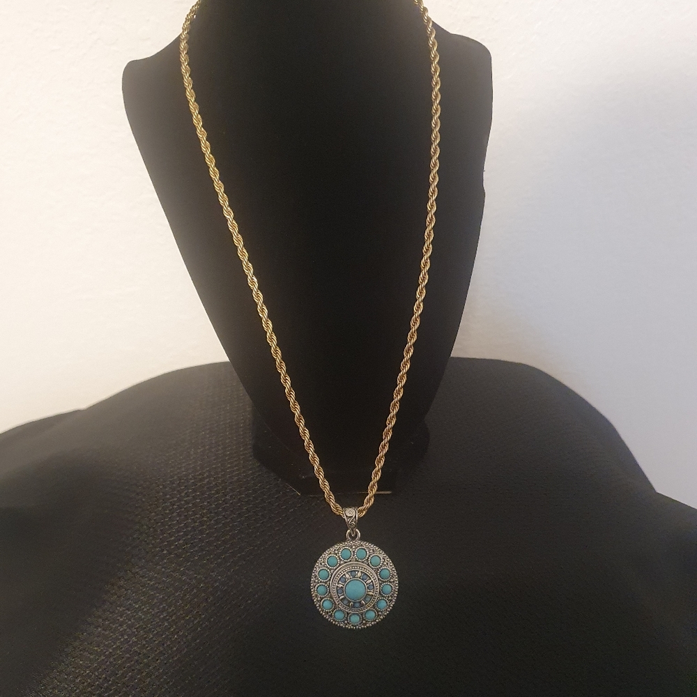 Sterling silver necklace with pendent